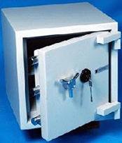 Er en nøgle eller en digital kode bedst til et pengeskab?